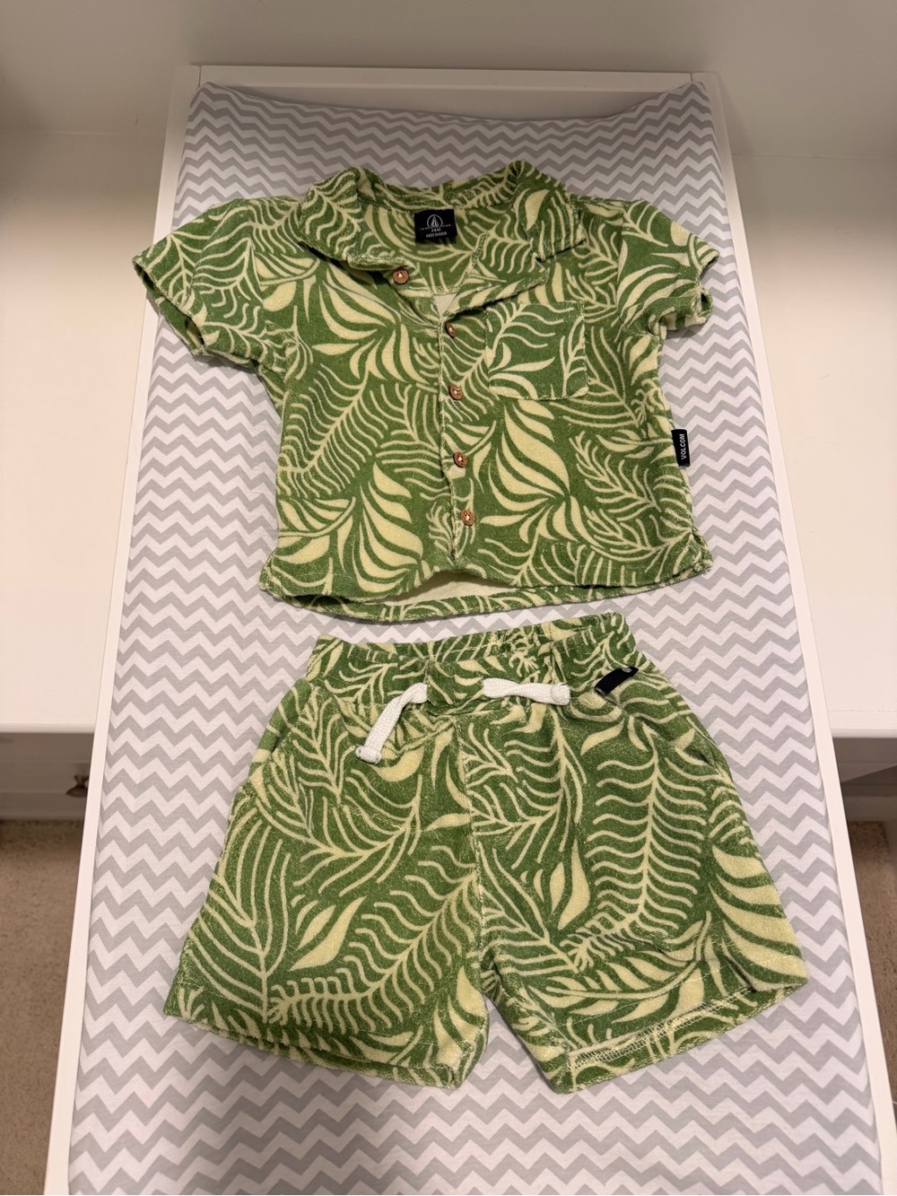 VOLCOM Kids Green Tropical Print Terry Cloth Set - Short Sleeve Top & Shorts